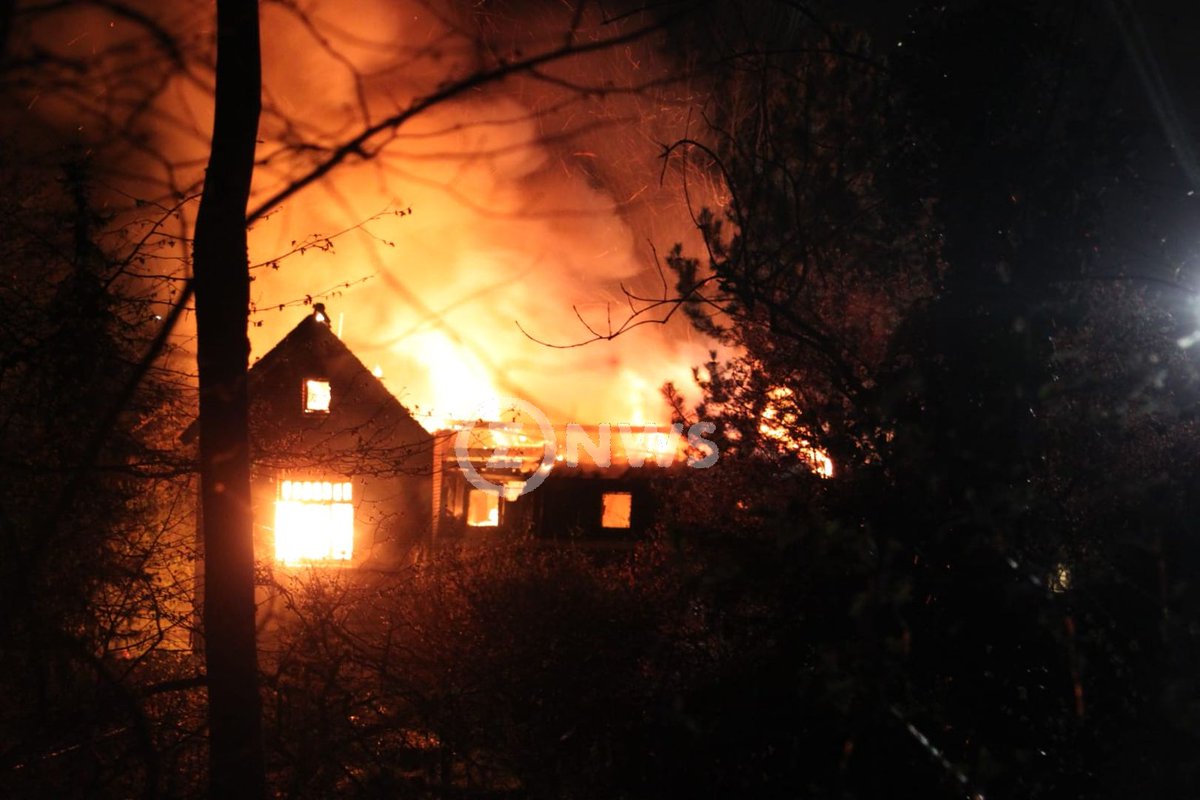 Een woning aan de Veeweg in #Schinnen is door brand verwoest.