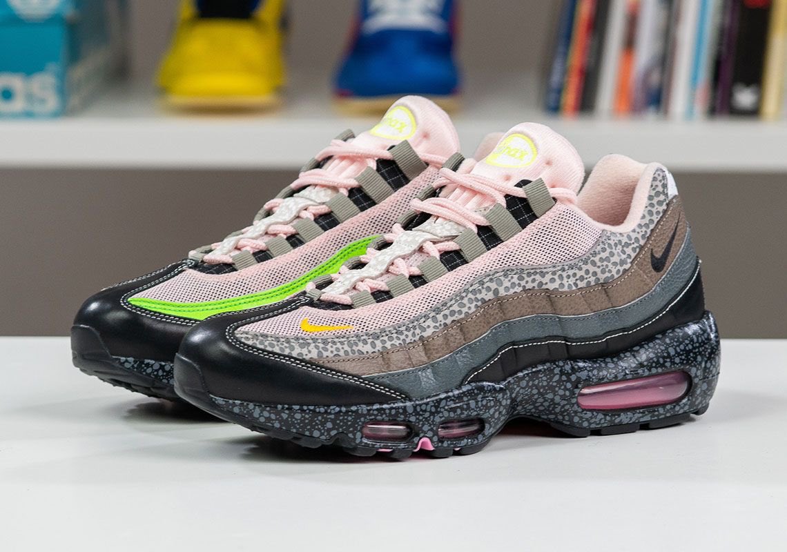 Sneakerologue's tweet photo. Sortie demain de la @sizeofficial x @Nike Air Max 95 “20 for 20” !

Cop ou économie 💶 ?

Raffle sur l’appli Size ! https://t.co/rhwDBRCXy5