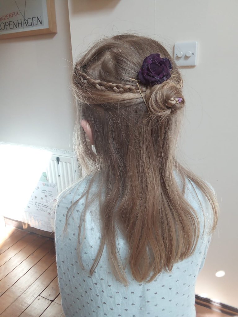 space_tom's tweet photo. For her Norse Gods and Goddesses homework, Maya dressed up as Freya @HYear5 https://t.co/nCt8uz5UKF