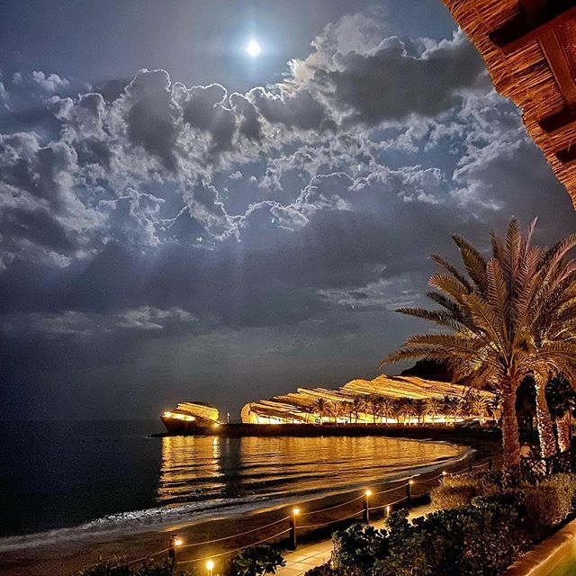 carnetsdeyann's tweet photo. Omani nights, pt2 ✨
.
.
.
#travelgram #oman #muscat #mascate #loves_oman #ig_oman #omantravel #travelblogger #summervibes #bokeh_shotz #nightlights #nighthawk #shangrila #travellushes #shotoniphone #iphonephoto #iphone11 #wanderlust  #touriste #touri… https://t.co/fH6o60DRYG https://t.co/GCSV2DqC2E