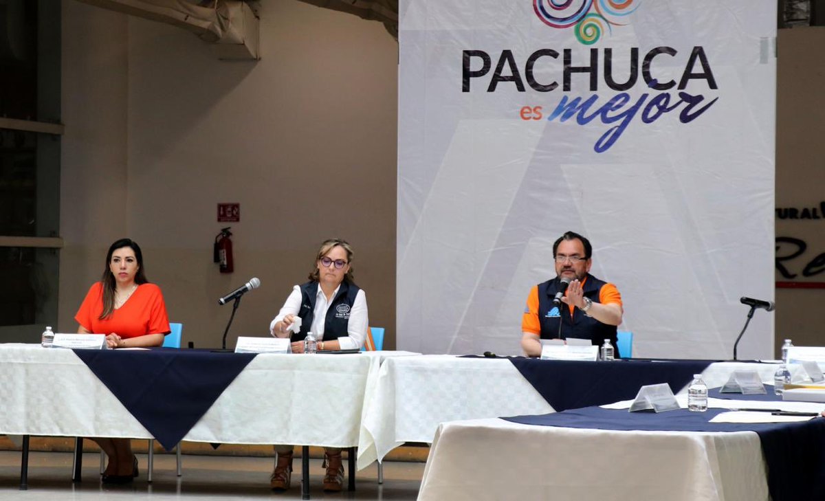 PatyGonzalez_'s tweet photo. Asistí a reunión presidida por el titular de @Salud_Hidalgo @AlejandroEfran2, donde se abordaron los protocolos para identificar, tratar y dar adecuado seguimiento a los casos sospechosos de #COVID19 https://t.co/1bpKDYJUln