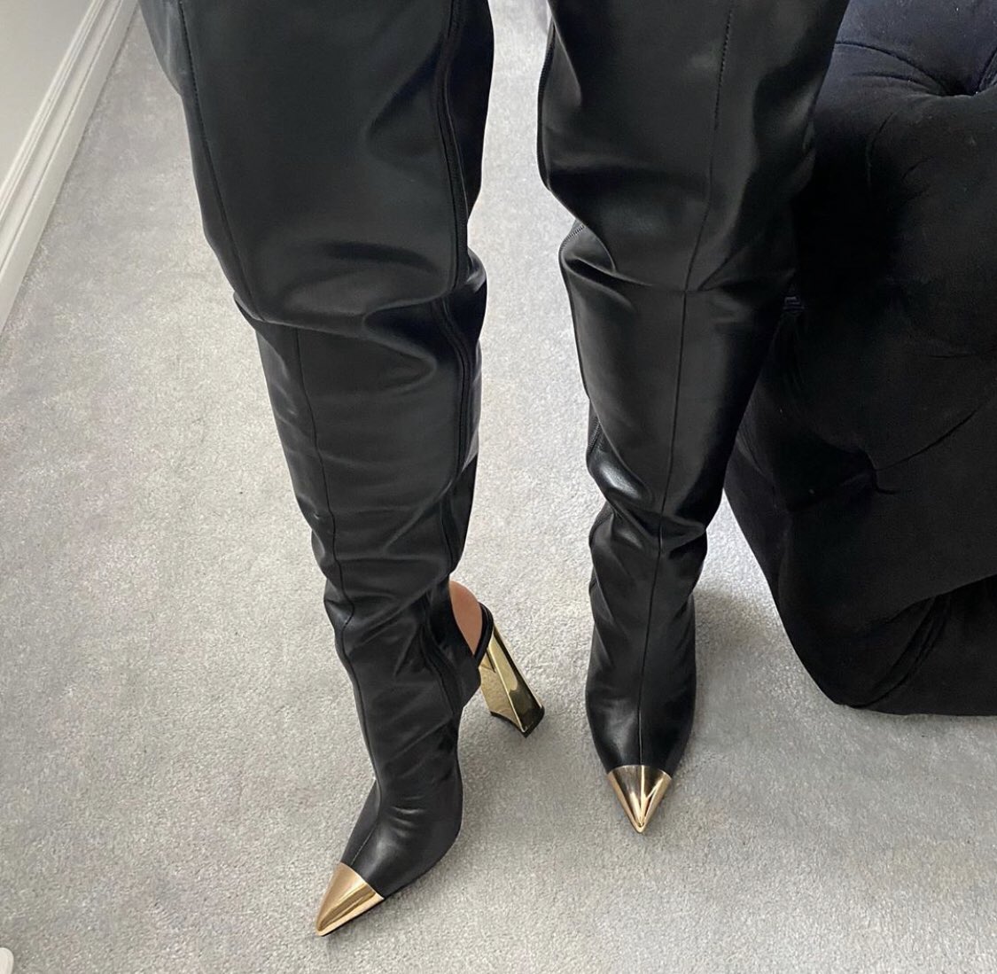 LdnFindom's tweet photo. Kiss... #footworship #bootlicker #paypig #bootslave you are nothing but a thing https://t.co/ILGbgWfLCe