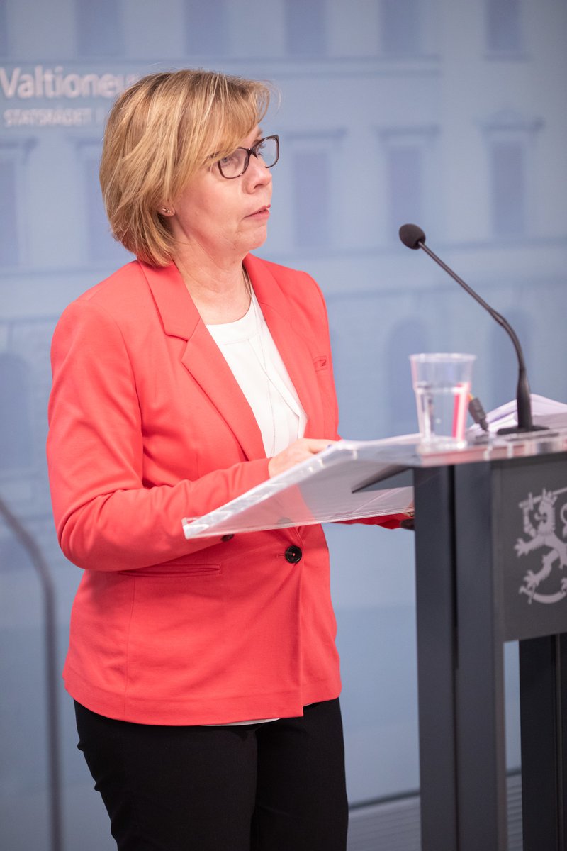 valtioneuvosto's tweet photo. Hallitus kertoi keskiviikkoillan tiedotustilaisuudessa Uudenmaan maakuntaa koskevista liikkumisen rajoituksista.

Niiden tarkoitus on estää koronavirustartuntoja sekä hidastaa epidemian leviämistä Uudeltamaalta muualle Suomeen.

📺Tilaisuuden tallenne:

https://t.co/fGFF4iC7w1 https://t.co/tXOVbsQ2CR
