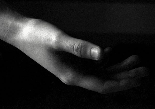 Con esta mano derecha que nos y el poema de Miguel Hernández “Era tu mano derecha, capaz de fundir leones” que nos comparte @gxoia99 nos despedimos hasta mañana.

Comparte un momento, una emoción con #igerscantabria y recuerda que está en nuestras manos,… ift.tt/2UPgtK3