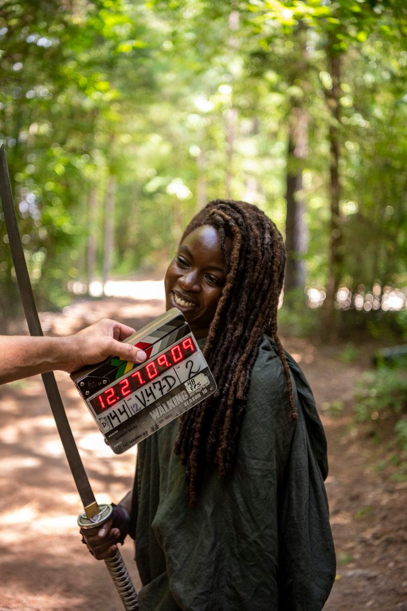 TheWalkingDead's tweet photo. Behind the scenes of Michonne's last episode on #TheWalkingDead 😭 https://t.co/mBnNSRC3S1