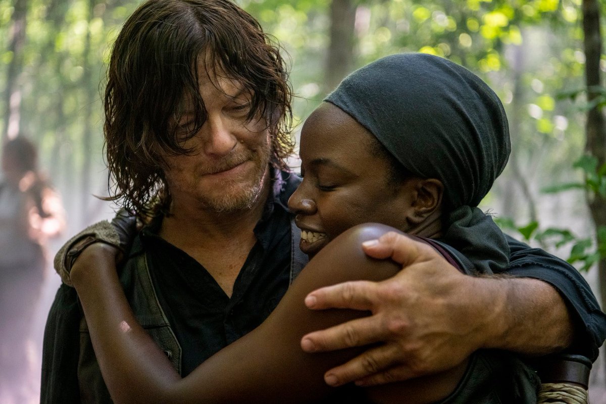 TheWalkingDead's tweet photo. Behind the scenes of Michonne's last episode on #TheWalkingDead 😭 https://t.co/mBnNSRC3S1