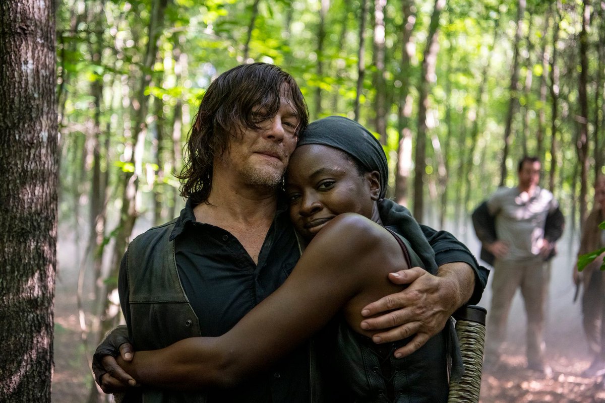 TheWalkingDead's tweet photo. Behind the scenes of Michonne's last episode on #TheWalkingDead 😭 https://t.co/mBnNSRC3S1