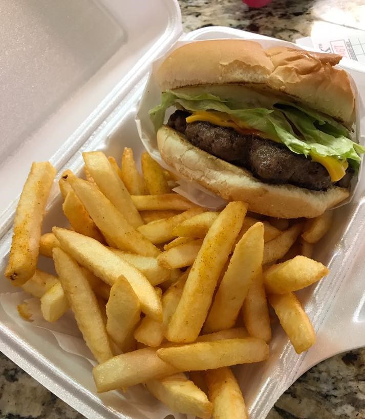 You may not believe in love at first sight, but trust us, when you dive into a burger from Countryside Market, it'll be love at first bite. 🍔💖
#Countryside #CAEats #Yum #Food #Market #CAFoodie #Bakersfield #CaliforniaFoodie #burger #BurgerGoals