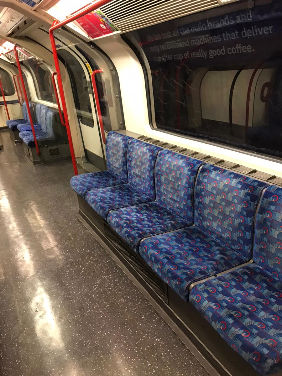 xtina_john's tweet photo. @PaulaJLamont This was jubilee line this morning https://t.co/S1qnfMEGUP