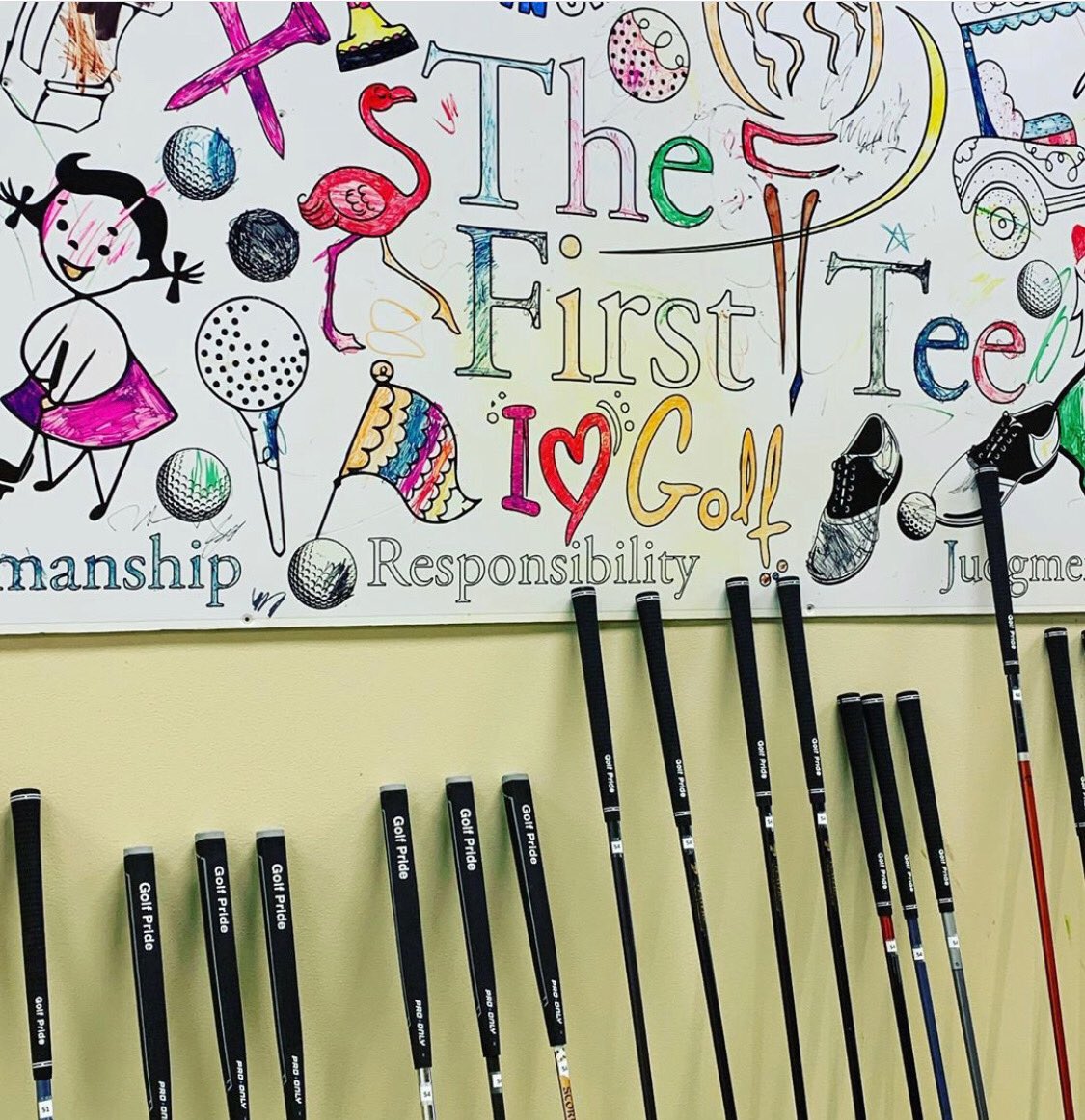 firstteejs's tweet image. Now is a great time to wipe down your grips and clean clubs—- #getgolfready @thefirsttee