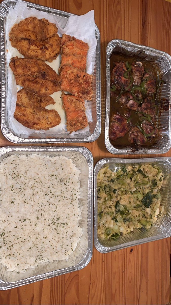 delonteeee's tweet photo. Dinner Tonight: Jerk Chicken w/ Peppers, Fried Fish Salmon & Tilapia, Cabbage & White Rice.🤧😅🤪 #QuarantineLife #PrettyLit https://t.co/LkE66XBlwK