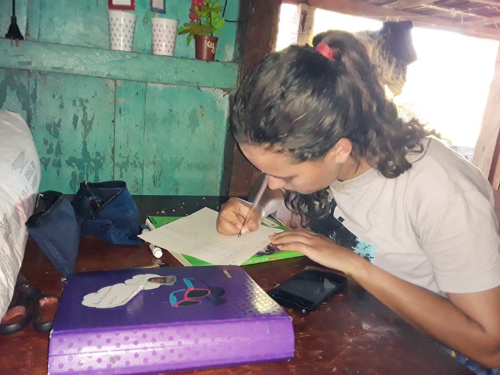 Laura_Noremberg's tweet photo. Alumnos de la Ruralidad Misionera #SecundRuralPluriaños 3103 #SanPedro #Ext792 Fortaleza Al Fondo #Ext684 Colonia San Jorge #Ext25 Col Primavera #Ext81 Palmera Boca #AulasAbiertas @miguel_sedoff @linares_cielo @Estelatavares14 @lou792016 Aprendemos desde 🏠 #NosCuidamos https://t.co/ipM93mXOjr