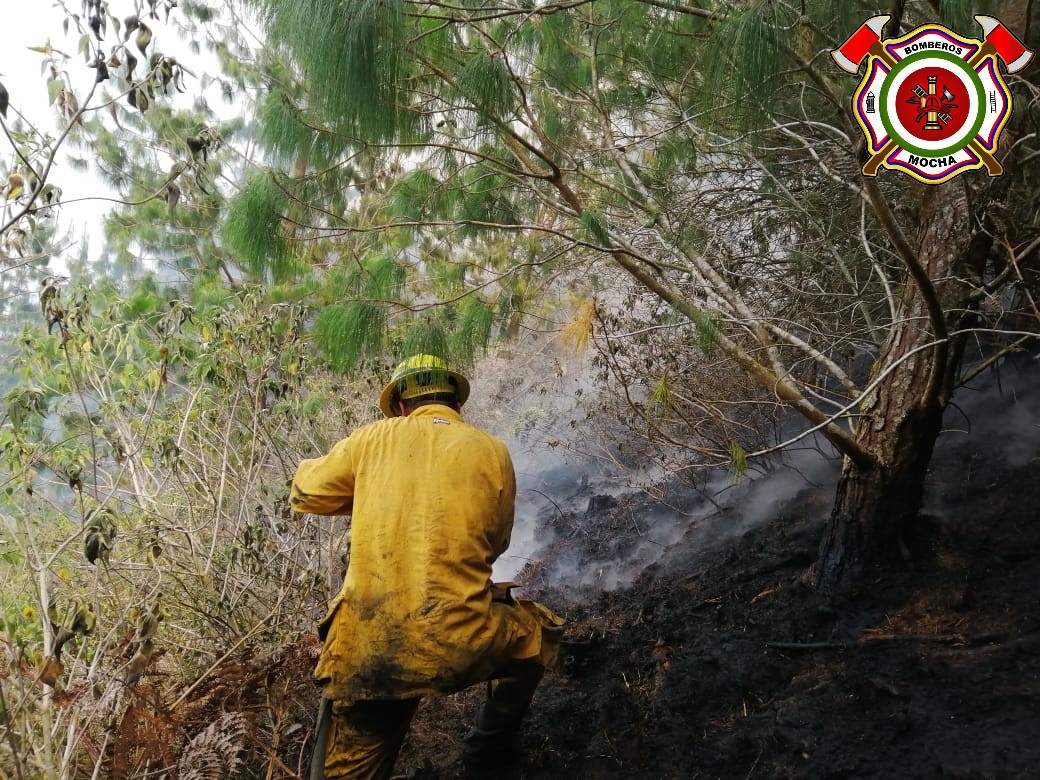 #BomberosMocha El dia 23 de Marzo del 2020, personal de persona del C.B.M colabora en un incendio forestal de magnitud a Cuerpo bomberos Patate en el sertor de San Rafael  para el contingente acude unidad T2 y 4 efectivos, conjuntamente con Cuerpo de Bomberos de la Provincia