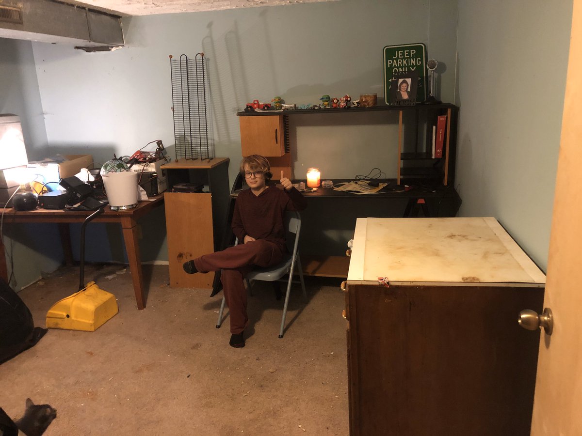 tk42967's tweet image. The beginnings of my new “home office”. #workfrom #workfromhomefail #wfh