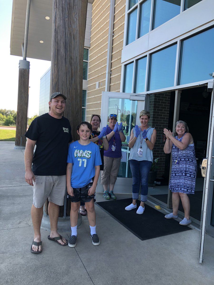 ColtElementary's tweet photo. Thank You Opies for dinner as we work in technology Deployment @ColtElementary #coltriseup #coltlives212 https://t.co/KTnmcxNCno