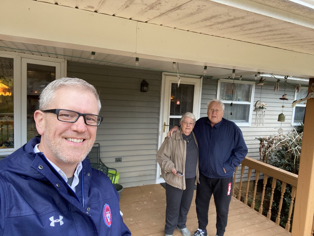 mqroth's tweet photo. Social Distance check-in w/the parents.  #SocialDistancing #Checkinonlovedones @MrsRothELClass @thejacobroth https://t.co/1imGumGWfM
