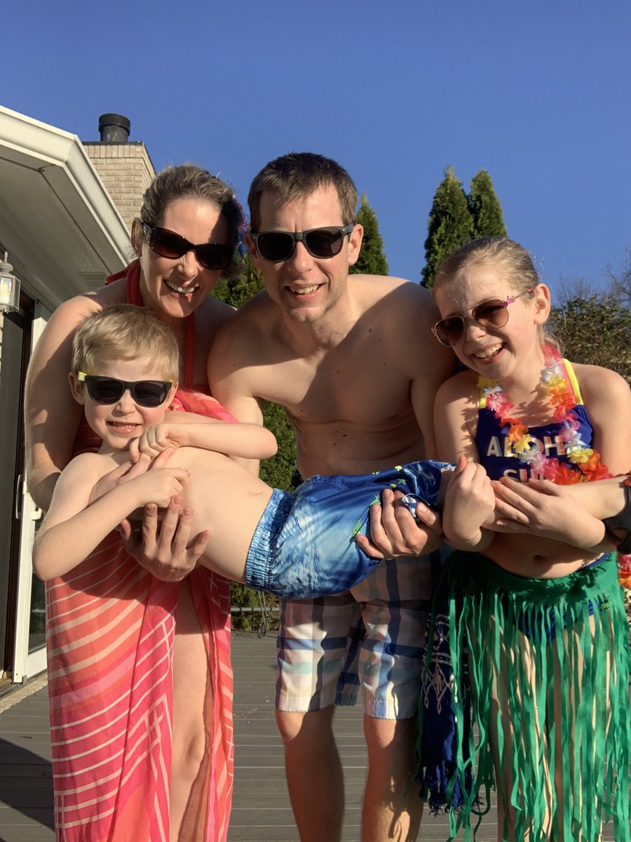 BrettWidner's tweet photo. Family fun night #2, beach night https://t.co/kAaJGCivAE