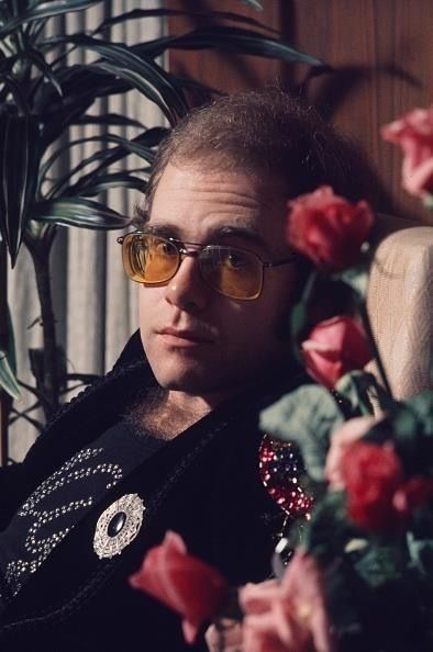 FELIZ CUMPLEAÑOS - HAPPY BIRTHDAY: \\ ELTON JOHN \\ (73)  