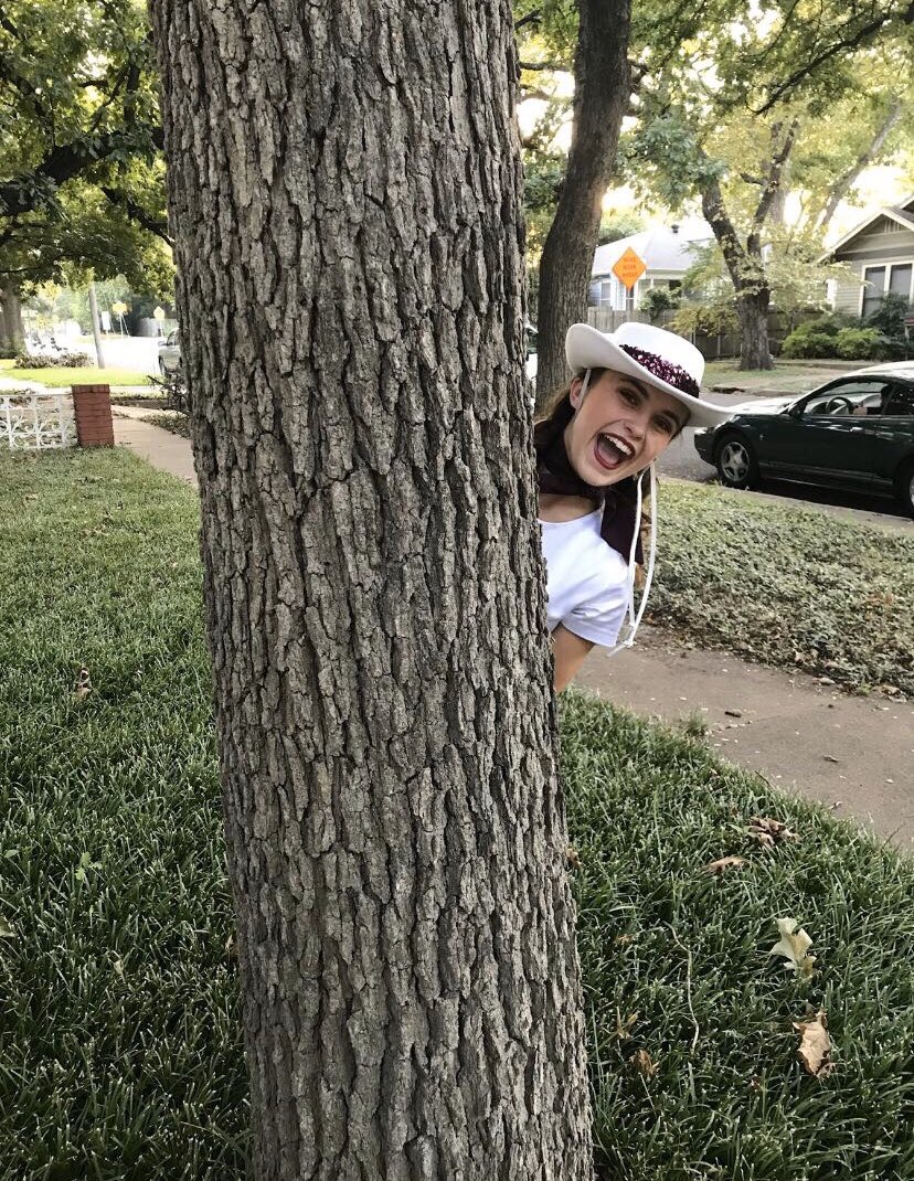 EnnisHS2020's tweet photo. #WomanOfTheDay 🌟
This is Audrey Redning! She is in Lionettes, NHS, Student Council, and Interact club! ♡ || “The most important thing is to enjoy your life– to be happy– it's all that matters.” ~ Audrey Hepburn ♡ https://t.co/6zshePuGX5