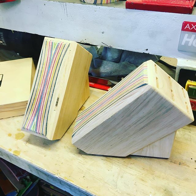 SkateReclaim's tweet photo. And then there was two.... #skatereclaimcreate #skateboard #skateboardingisfun #madefromskateboards #recycledskateboards #woodworking #woodturning #woodturnersofinstagram #axminstertools #knifeblock https://t.co/VH6SljZEb4 https://t.co/IJV6cgsf5H