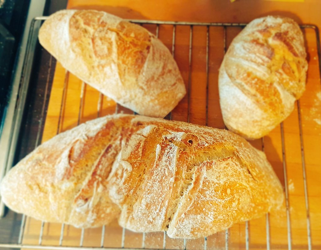 menclamen's tweet image. #MyBread
#pane #lievitomadre
In questi #weekend di #COVID2019 ho impastato un po' perché #iorestoacasa