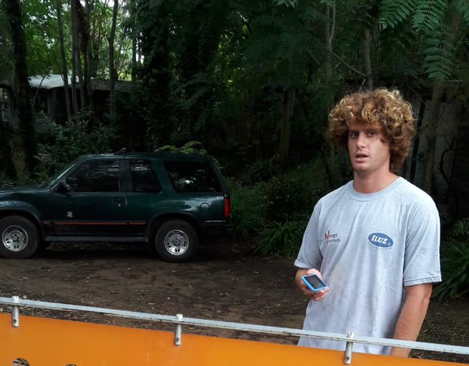 victorfyt's tweet photo. Al surfista que pararon en la Panamericana lo llevaron a su casa en Flores. De ahí se escapó a un country y luego a Ostende.
¿Sabés quién es?
Es el hijo del abogado q representó a Máximo y CFK en varias oportunidades y hoy representa Victor Manzanares

Hablame de chetos, kumpa... https://t.co/D9ZXBGPHq4