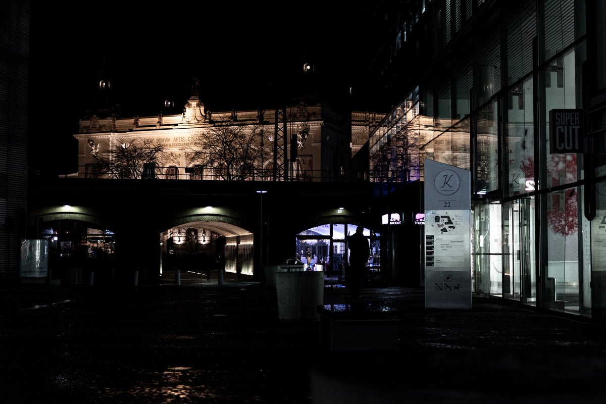 CryxDx2's tweet photo. For those who just can't visit Berlin because of the situation...
I replace my midnight pictures of Life is Strange for a few pictures of Berlin. 
#berlin #germany #visitberlin #photography #art #lights #pictureoftheday #buildings #StayAtHome #wirbleibenzuhause #lightsofberlin https://t.co/RjQn9qhl0Y