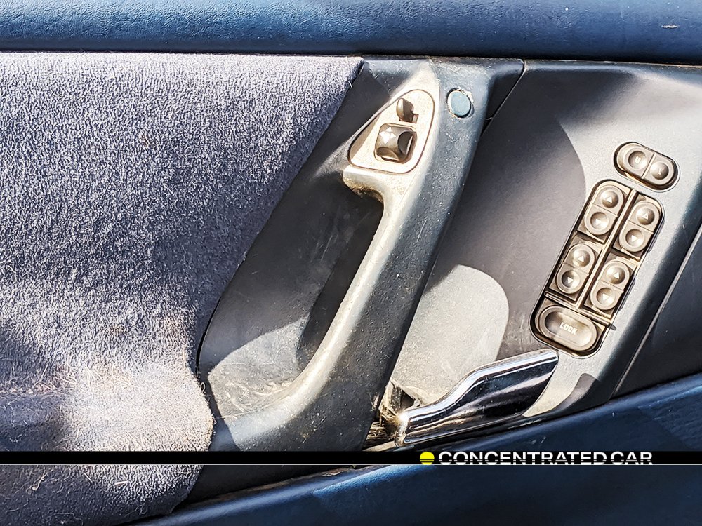 concentratedcar's tweet photo. @ford #taurus lx #1986 3/3: very modern door panel design for the time. https://t.co/QhsuaJcURy
