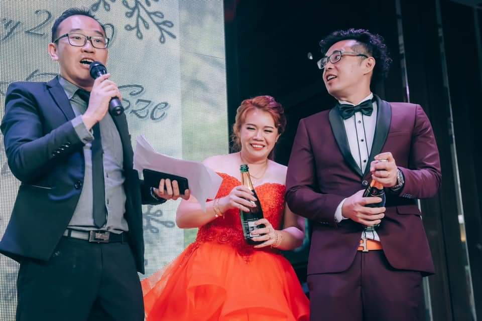 leonngsz's tweet photo. #Throwback to the day I had the honor to #emcee for one of my closest friends, @siongrock87 &amp; Elise on their special day.

#wedding #memories https://t.co/0auSfSiCSm