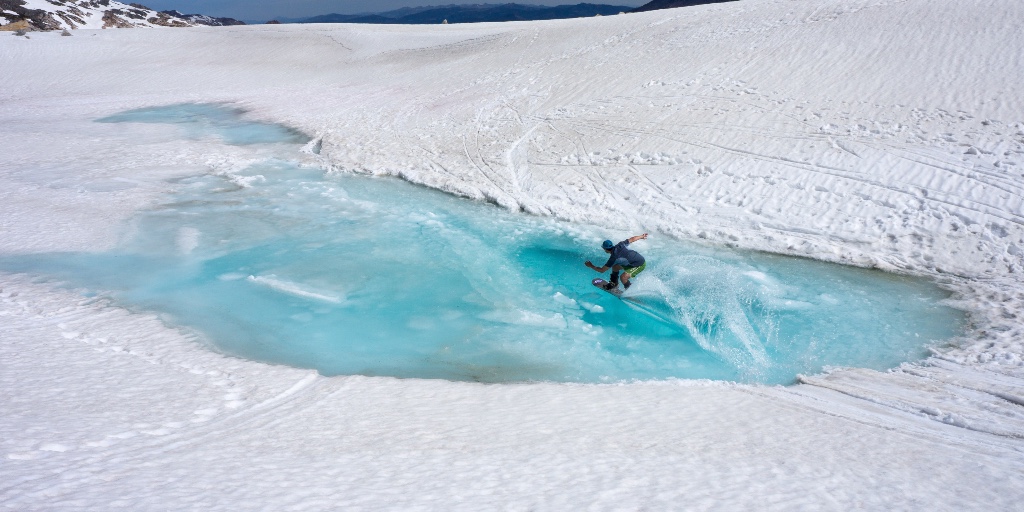 getskitickets's tweet photo. Our favorite part of spring skiing 🌊 #gaperday #gaper #pondskim https://t.co/tvZMHgxF33