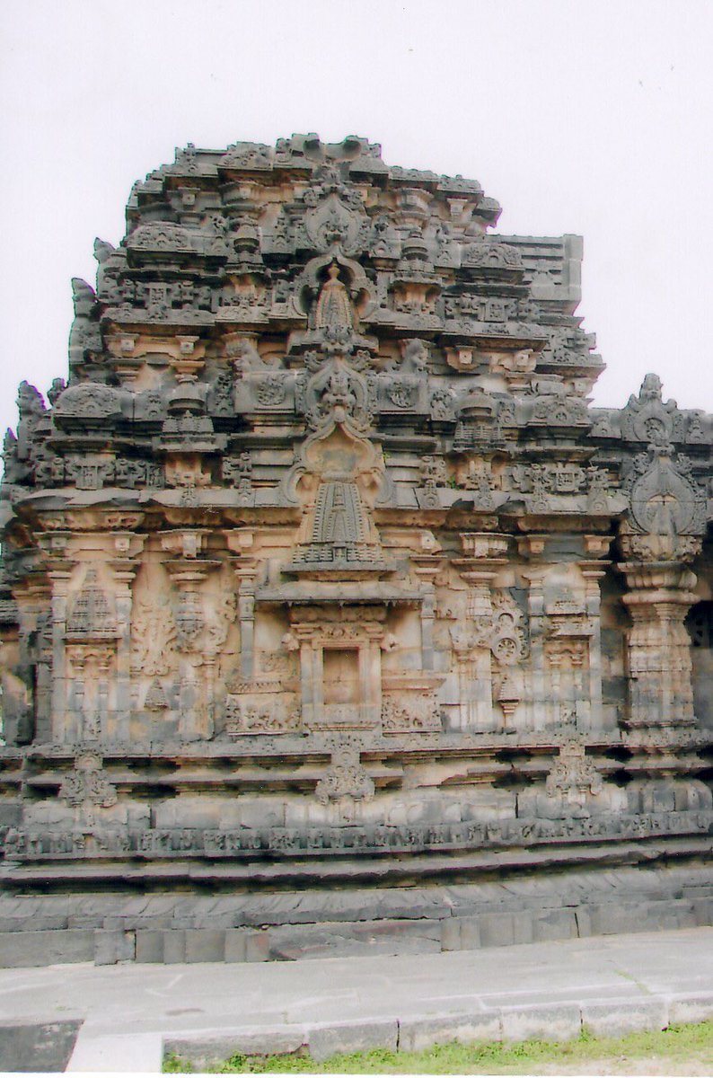  #21daylockdown - 21 little known templesDay 1: Kashivishveshwara temple Where : Lakkundi, KaDynasty: Kalyani Chalukyas (developed their own architectural style)Date: 11 th centuryFeatures hale-Kannada inscription of Vikramaditya VI dated 1087 CE