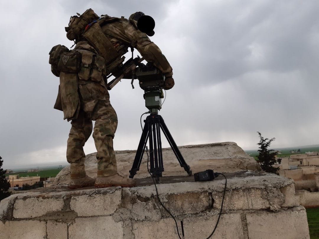 Photos of Russian SSO specialists with a 2B11 120mm mortar and a spetsnaz serviceman with what look's like a laser-range finder (possibly Ironia, Intrigan, or Strelets systems) in Syria. 49/ https://vk.com/anti_terrorism?z=photo-107187851_457294950%2Falbum-107187851_00%2Frev https://vk.com/anti_terrorism?z=photo-107187851_457295088%2Falbum-107187851_00%2Frev