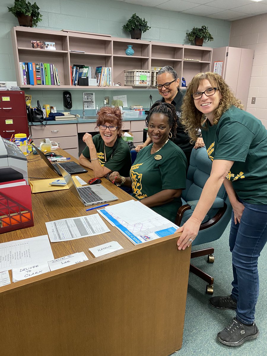 CarolSullo's tweet photo. While waiting for the 3-6 shift to begin Team VPE learned about Microsoft Teams!  A PLC between deployments!  What an awesome time!  Thank you @LinnetteHernand for your assistance today!  @Volusia_Pines https://t.co/Ca1ECobxHN
