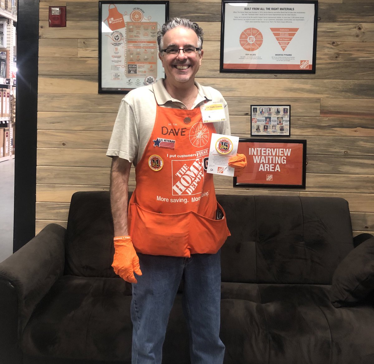 gossett_rosa's tweet photo. We celebrating Dave today!! 🎉🎉 Happy 15yr Anniversary!! We definitely appreciate all that you do from taking care of our associates to welcoming new associates as an awesome coach!! #team1302 #celebrate https://t.co/pteA5mVH2e