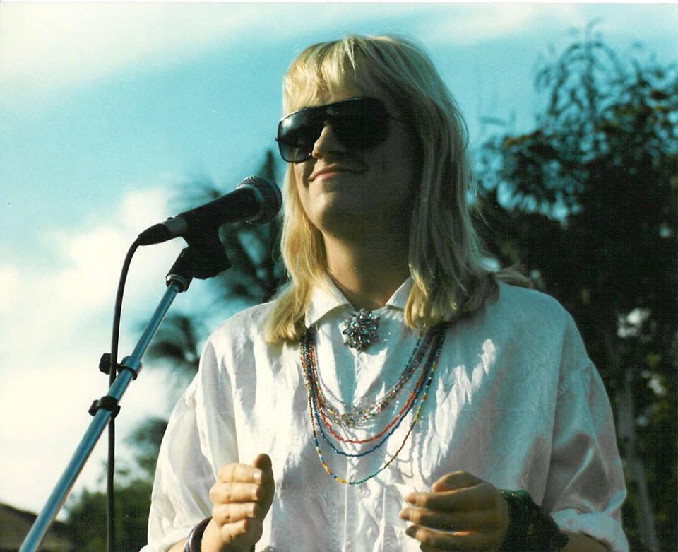 EBanglesfan's tweet photo. Debbi Peterson with shades 
1980s 😎 Love her smile . https://t.co/yXqZiZNciG