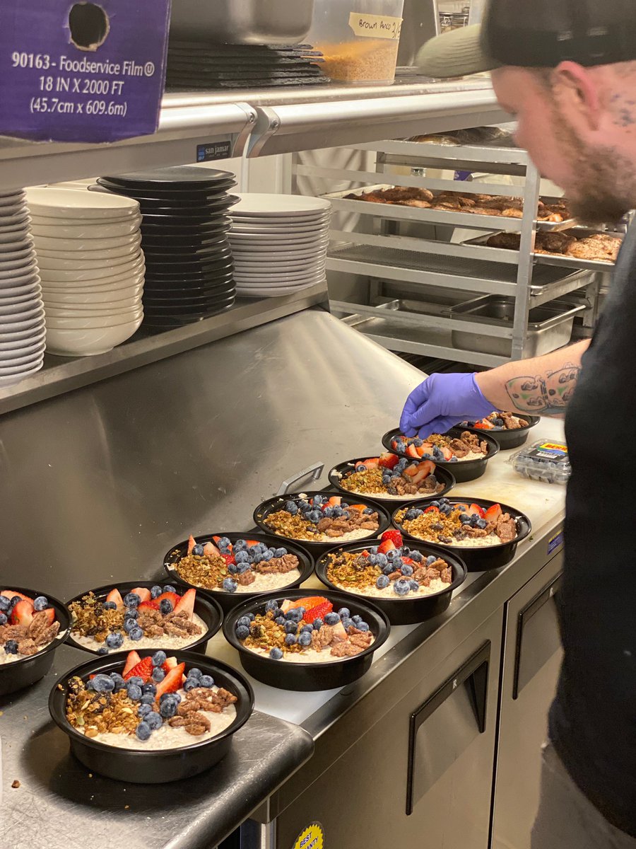405Mag's tweet photo. Local restaurants are partnering with @HomelandStores to get heat-and-eat and ready-to-eat meals into the stores. A very nice partnership that helps local businesses. Pics are from @BeSocialOKC and @aurora_okc @plazadistrict @krystaldawit https://t.co/xlb4Pwk8iH