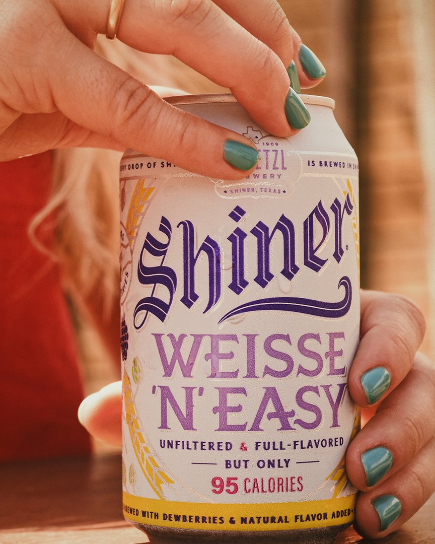 ShinerBeer's tweet photo. Feel free to sit and enjoy. Especially since you only have to burn off 95 calories. Weisse ‘N’ Easy with Texas dewberries. https://t.co/NmtvTRWdwp