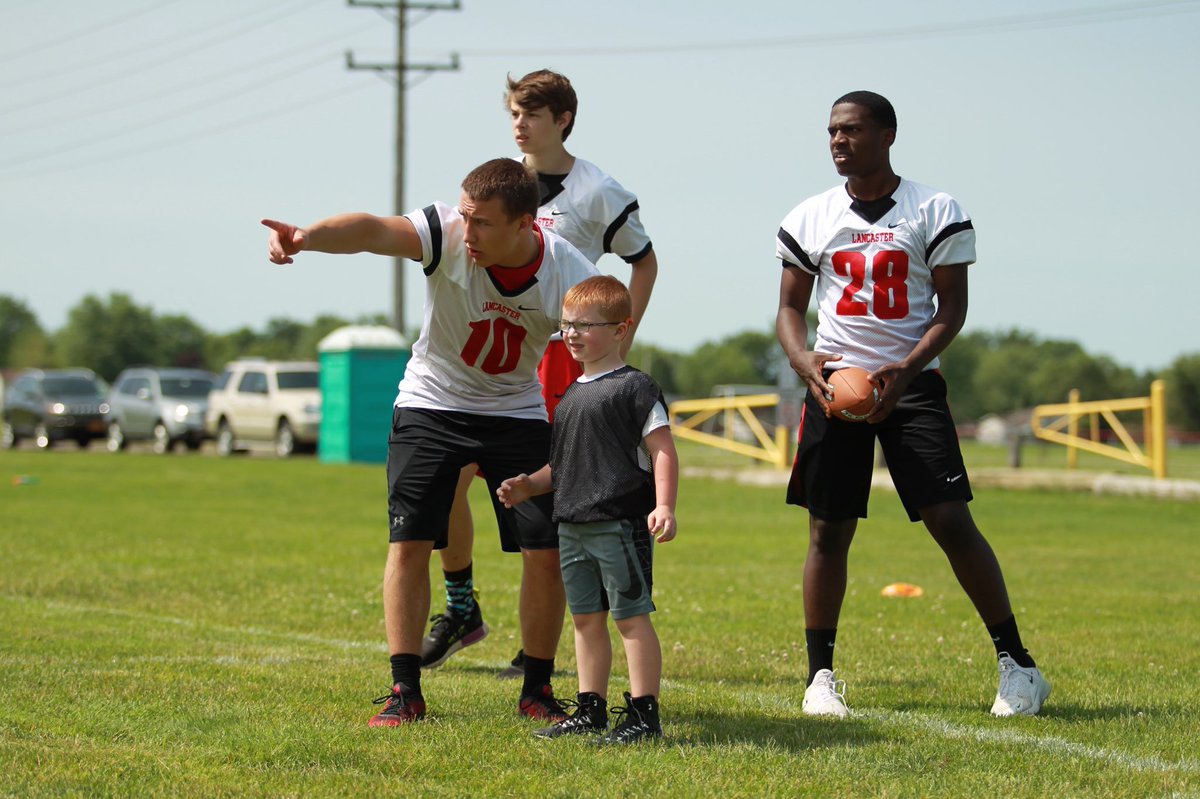 LancModFootball's tweet photo. If you are a football person please join the challenge of posting a football photo. Just one picture, no description. Please copy the text in your status, post a picture, and look at some great memories/pictures. https://t.co/QhXZjenNOz