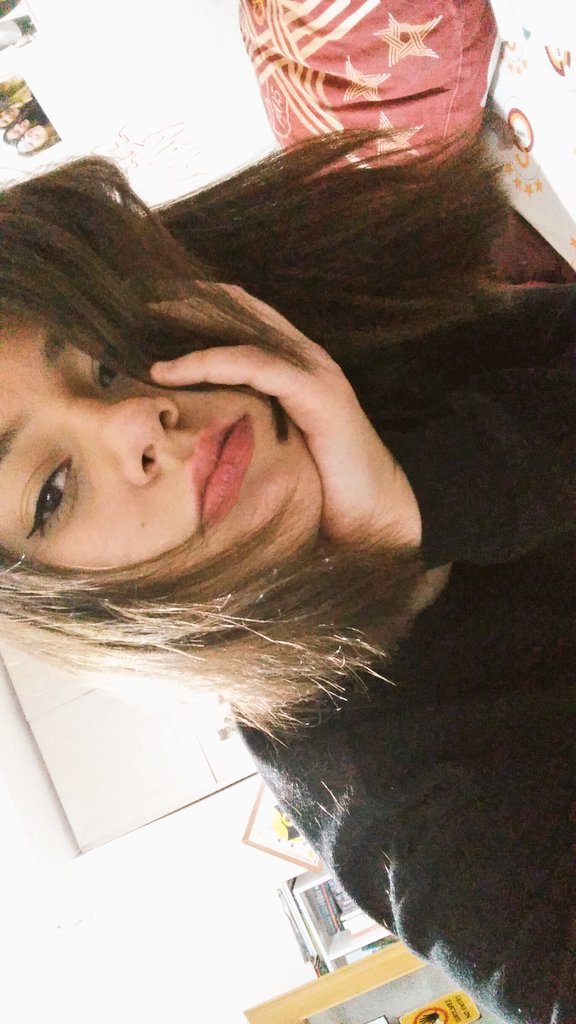 Canım benim <a href="/ziyaselcuk/">Ziya Selçuk</a> okullar 1ay sonra açılacak dedi an itibariyle saçlarımı kestim şimdi sıra bileklerimde.