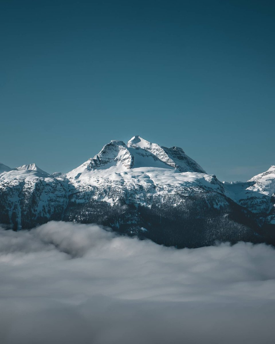 Once in a while, when Revelstoke remains in a blanket of cloud, the sun continues to shine above.  ⁠
⁠
These days are special to all who are lucky to experience them hanks to the magic of an inversion.⁠
⁠
📸 <a href="/makinglikeatree/">Makinglikeatree</a>⁠
#TheRealStoke #Revelstoke