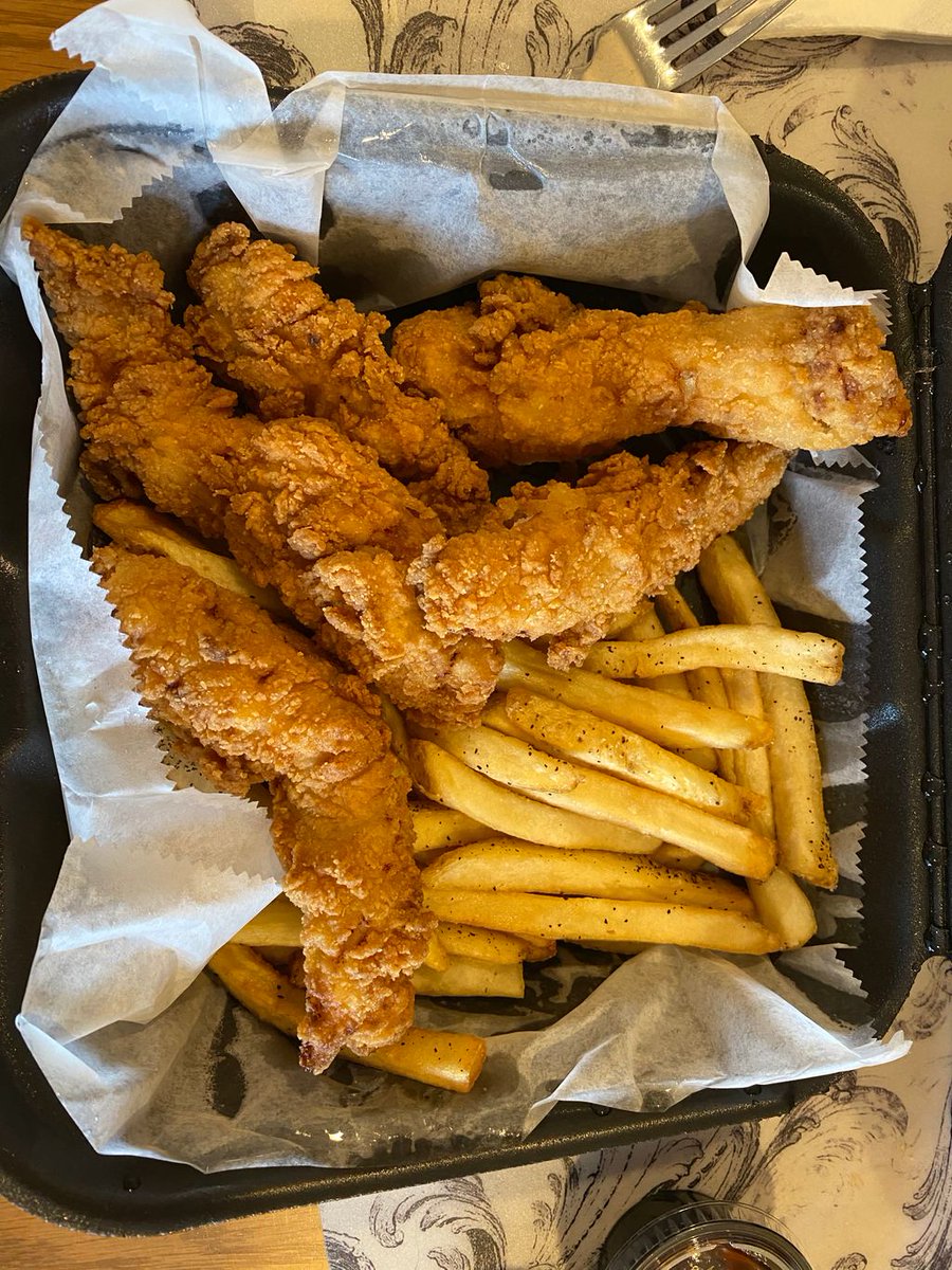 ThePreserve405's tweet photo. Can't decide between regular and sweet potato fries?  Get both to go!  Plus our chicken fingers will satisfy the most picky younger eater!  #chickenfingers #welcometothepreserve https://t.co/pcVhYXujDO