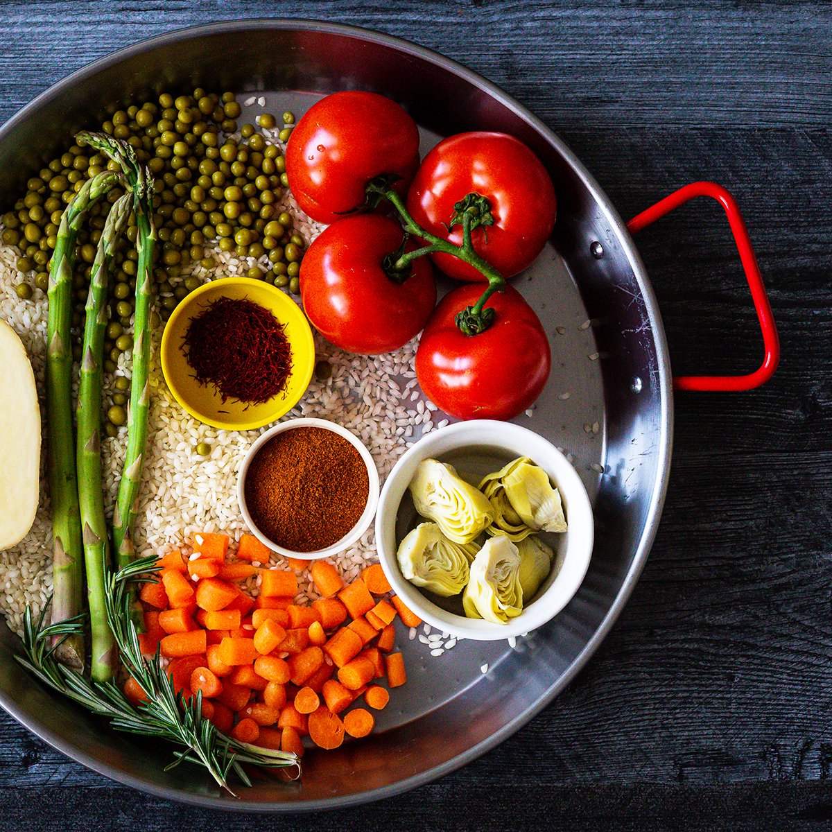 Paella #4 of our National Spanish Paella Day countdown is for everyone! Vegetarian Paella is the perfect dish when hosting friends or family because it accommodates most anyone. Our recipe uses a beautiful trio of asparagus, peas, and baby artichokes:

soo.nr/d9Ut