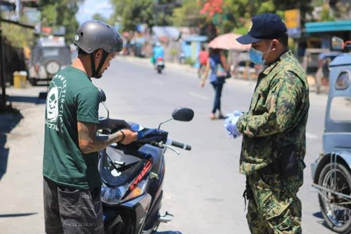ICPOWCPD's tweet photo. SACRIFICE TO SAVE OTHERS LIVES

"We are PNP and we are always ready to serve and protect."

Policemen of Iloilo City Police Office continue 24/7 checkpoints operations in different control points of Iloilo City to help prevent the spread of COVID-19. https://t.co/N1O9LXCUZE
