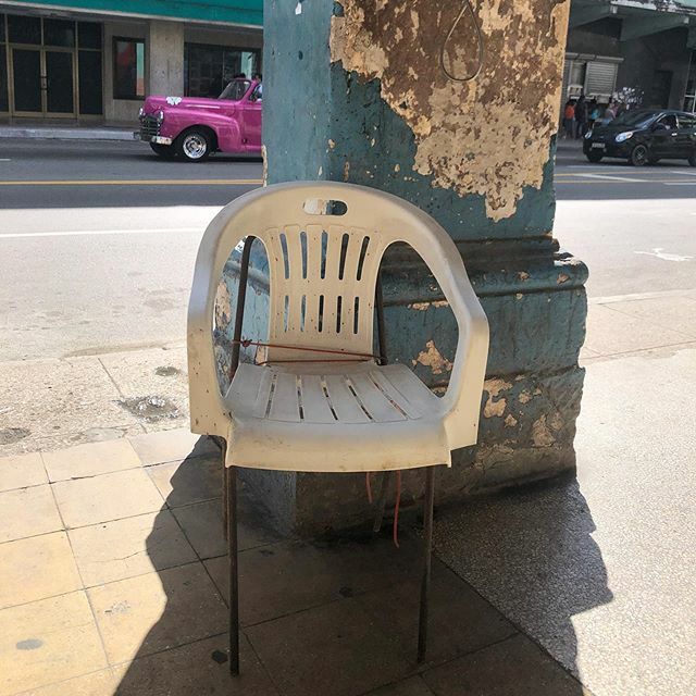 In Havana, every house has a chair staying outside, ‘for strength lost and contemplation found”. See  a few more in our Journal (link in bio)- ift.tt/39f0QjX
