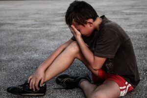 Kinderen die een traumatische gebeurtenis meemaken zoals seksueel misbruik, hebben een sterk verhoogde kans om nogmaals getraumatiseerd te worden. Dit heet revictimisatie. Kan een PTSS behandeling de kans hierop verkleinen? buff.ly/39DStPS