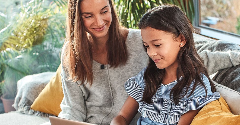 Microsoft's tweet photo. Looking for simple ways to engage family learning from home? 📚

Spark a family-led learning experience with these free activities curated out of educational resources from around the world: https://t.co/7QGS8DNHTY #MicrosoftEDU #RemoteLearning