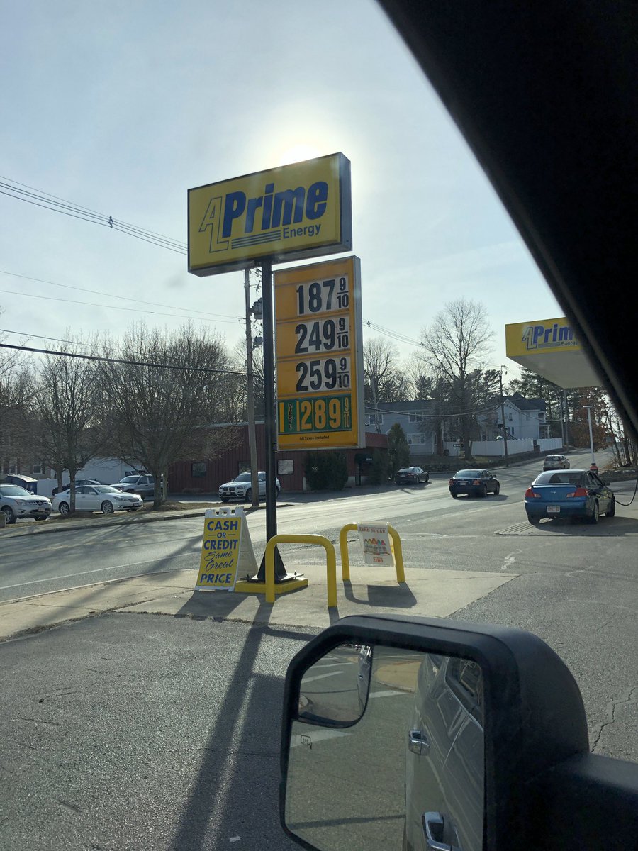 jaredcro's tweet photo. With all this craziness, it’s a nice nostalgic feeling when the gas prices are the same as they were when I was in high school https://t.co/OlW7QxkMAh