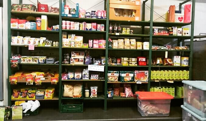 sozialmarkt's tweet photo. Wir sind für euch auch in der Coronakrise da und tun unser bestes, damit ihr mit Lebensmitteln versorgt werdet. 
Kommt morgen vorbei!
Zu eurer Sicherheit dürfen maximal vier Personen gleichzeitig in den Sozialmarkt einkaufen. Bestenfalls eine mundschutzmaske mitnehmen https://t.co/4KZSxPNC7O