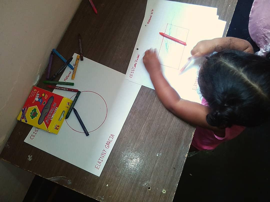 #18MAR #QuedateEnCasa #CadaFamiliaUnaEscuela @MPPEDUCACION @JorgePerezVZLA <a href="/MPPE_VCEUP/">Viceministerio de Comunidades Educativas</a> <a href="/enlacancha09/">@Enlacancha09</a> <a href="/FNNSimon/">Fund. El Niño Simón</a>