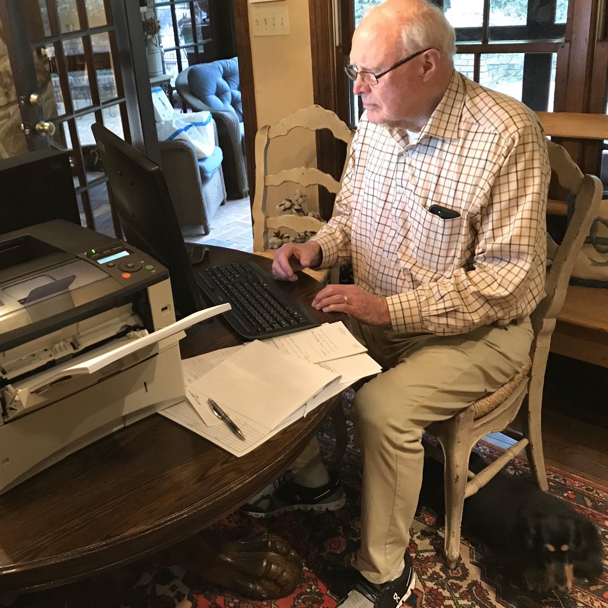 LandTitleCo's tweet photo. We ❤️ Mr. Miller!  #stayhome #apictureisworthathousandwords #theresnoplacelikehome #virtualworking #landtitlefam #landtitleagent #since1951 #titleinsuranceexperts #homeiswhereyouLand #strongertogether #corvid19 #coronavirus #FlattenTheCurve #socialdistancing #staywell 😷 https://t.co/zSSkrdbttw